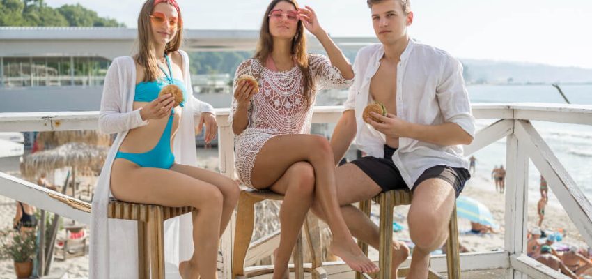 איך להתלבש בסטייל למסיבת בריכה?